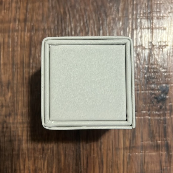 Empty Ring Box - Picture 3 of 4